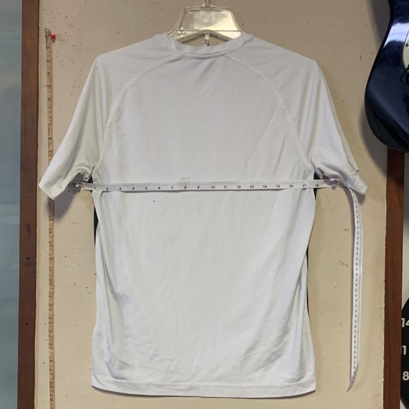 COLORBLOCKED NIKE DRI-FIT RASHGUARD. YOUTH - Picture 2 of 3